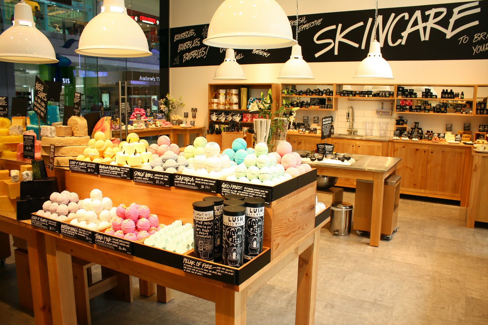 How Retailer Lush Is Earning Attention With Its Forum?