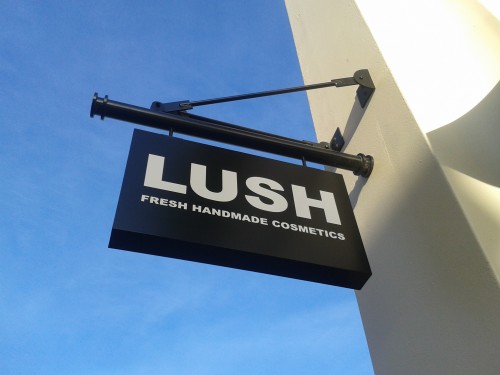 How Retailer Lush Is Earning Massive Attention With Its Forum? By Igor Beuker for ViralBlog.com
