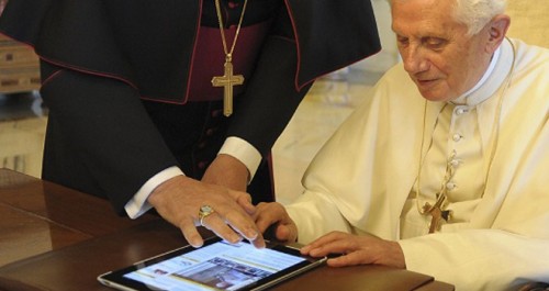 @Pontifex: Pope Gets 1 Million Twitter Followers. In One Week!